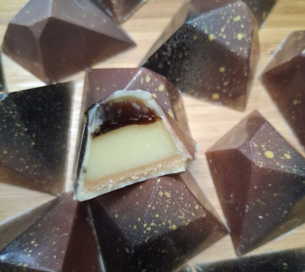 Assorted box of Bonbons 16 piece - Image 6