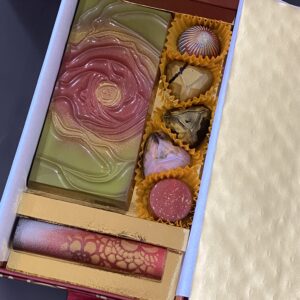 Love collection small Dubai bar special occasion gift box