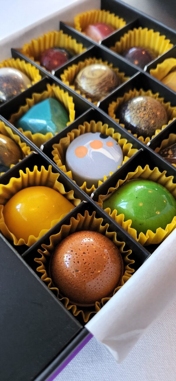 Assorted box of Bonbons 16 piece - Image 2