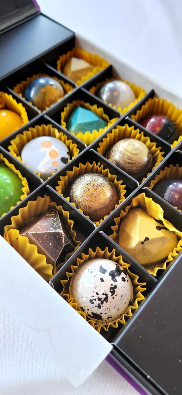 Assorted box of Bonbons 16 piece - Image 2