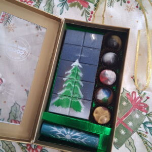 Christmas box with Decorated Pistachio Dubai bar set