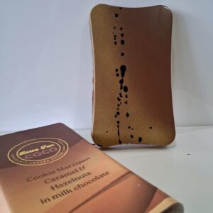 Caramel, cookie marzipan & Hazelnuts